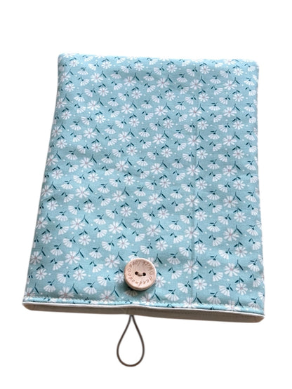 A close of up of the pretty daisy patterned fabric used to make the padded Book/Kindle Pouch.