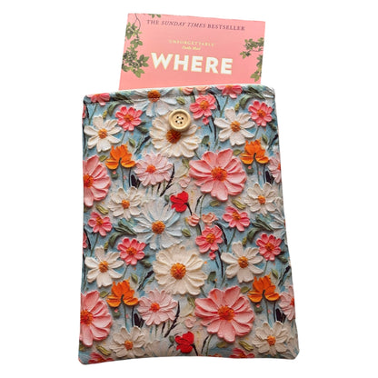 Books are protected whilst being carried in the padded Book Pouch.  Please note the book in the listing photos are not included and are for illustrative purposes only.
