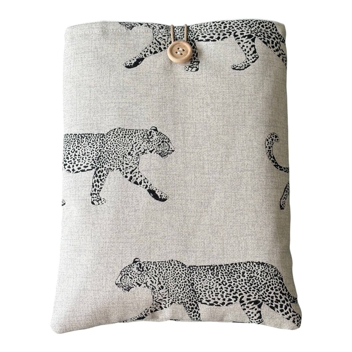 Handmade padded Book Pouch made with leopard pattern on linen look fabric.  The handmade Book Cover is approximately 24cms x 18.5cms and would be an ideal book accessory as a Book Lovers Gift.