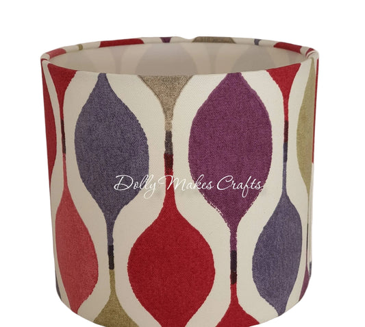 The style of pattern on this 20cms drum shade would lend itself to a lamp base or a ceiling fitting as the pattern is non directional.